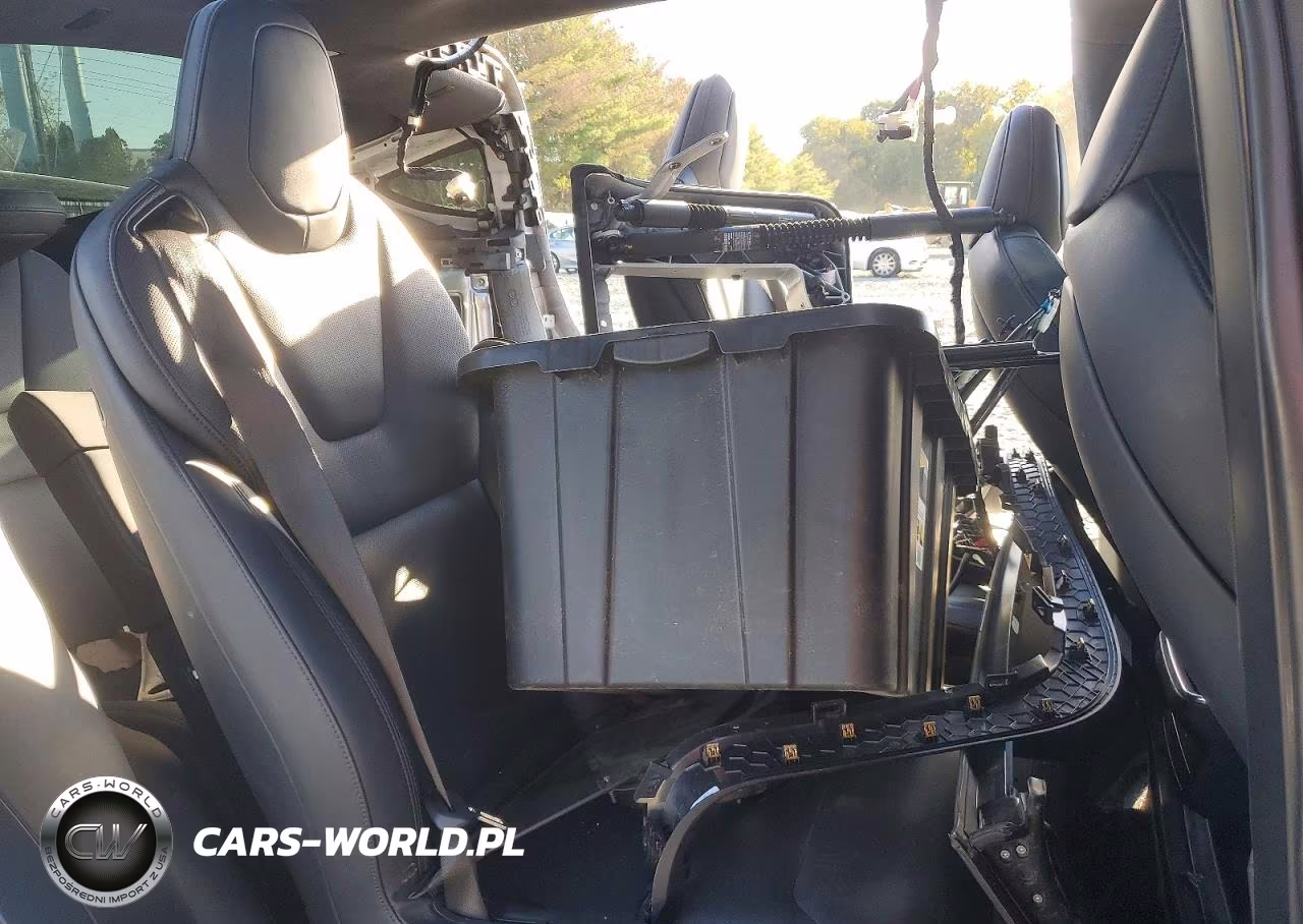 2023 Tesla Model X VIN:7SAXCBE58PF368723 - 10
