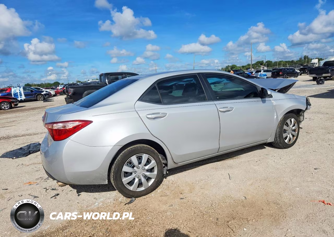 2017 Toyota Corolla Le VIN:5YFBURHE4HP712580 - 3