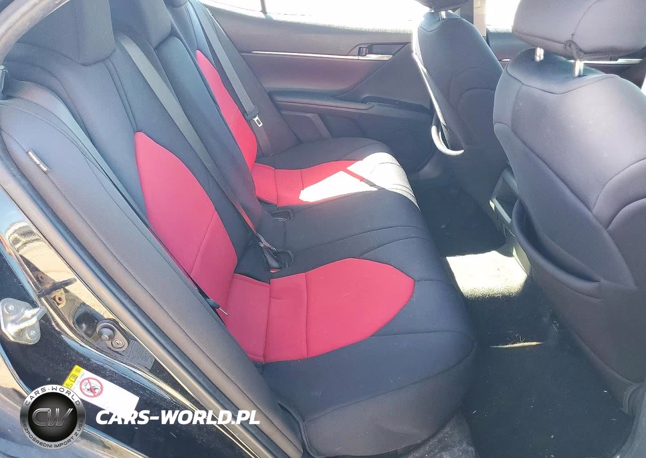 2018 Toyota Camry Le VIN:4T1B31HK0JU503660 - 10