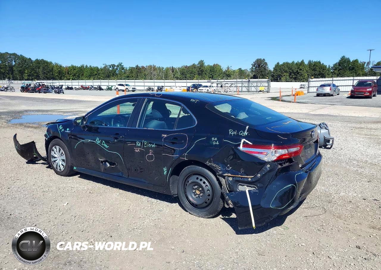 2018 Toyota Camry Le VIN:4T1B31HK0JU503660 - 2