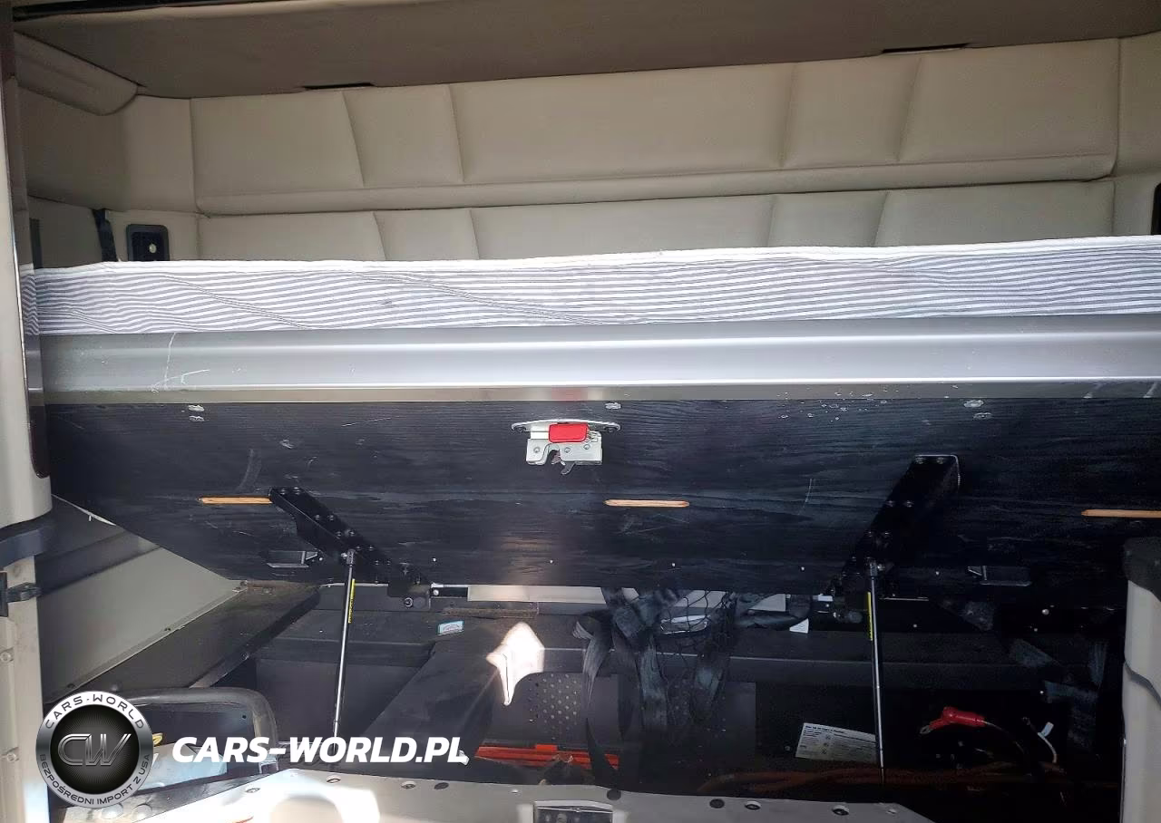 2019 Peterbilt 579 Semi Truck VIN:1XPBDP9X9KD604923 - 10