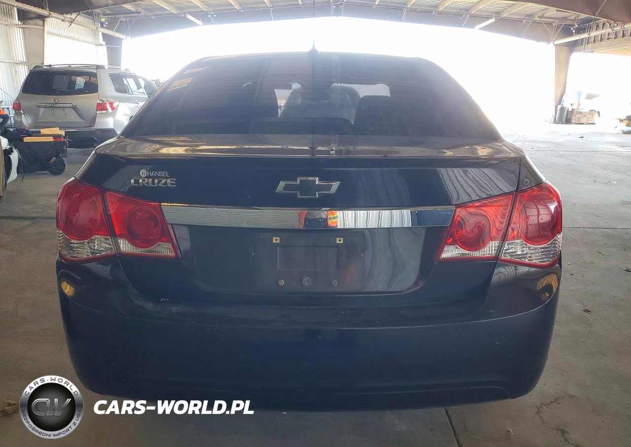 2016 Chevrolet Cruze VIN:1G1PA5SG7E7476935 - 6