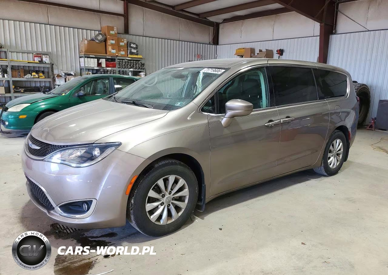 2018 Chrysler Pacifica Touring Plus – zdjęcie 1 z 13