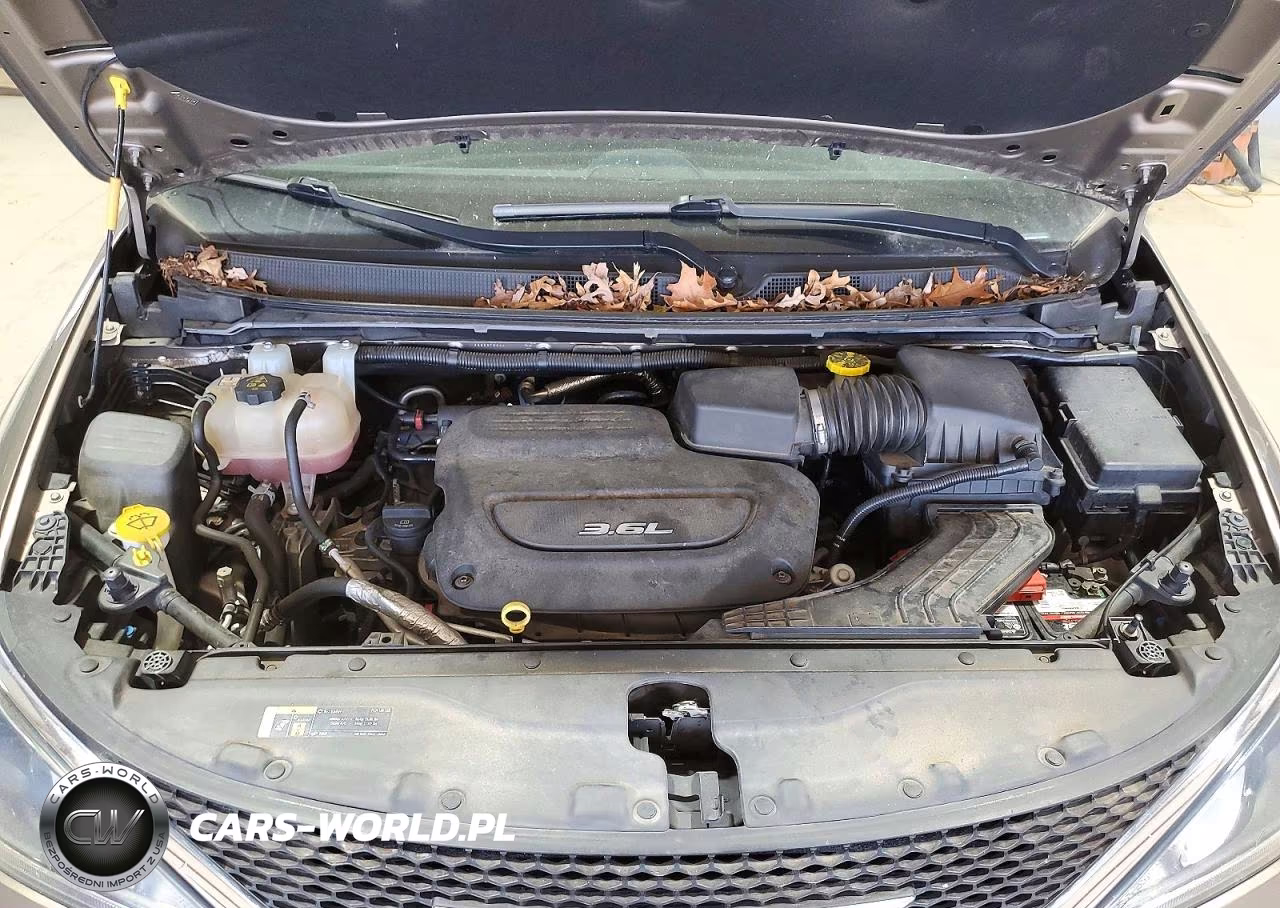 2018 Chrysler Pacifica Touring Plus VIN:2C4RC1FG2JR261906 - 12