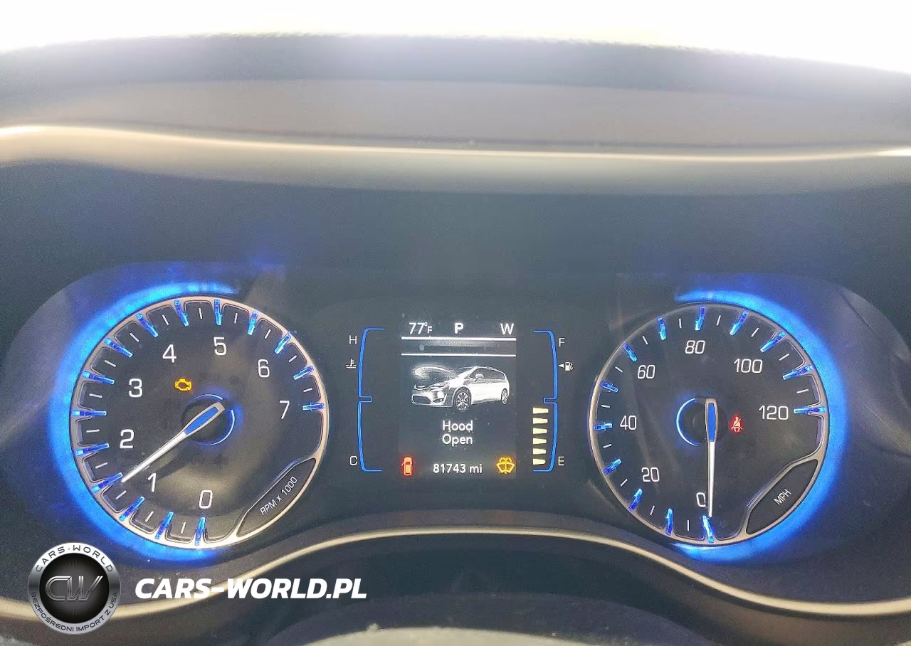 2018 Chrysler Pacifica Touring Plus VIN:2C4RC1FG2JR261906 - 9