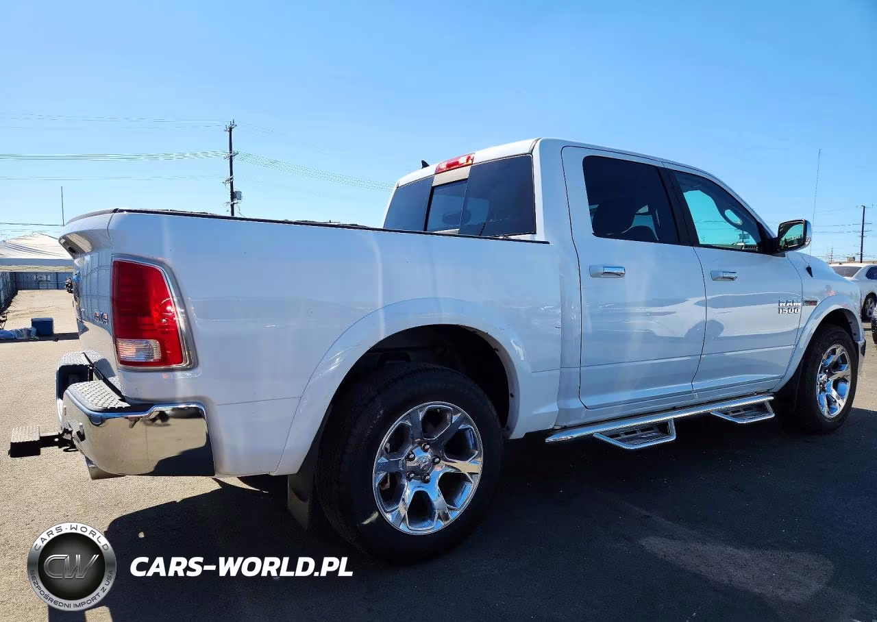 2018 Ram 1500 Laramie VIN:1C6RR7NM6JS256786 - 3
