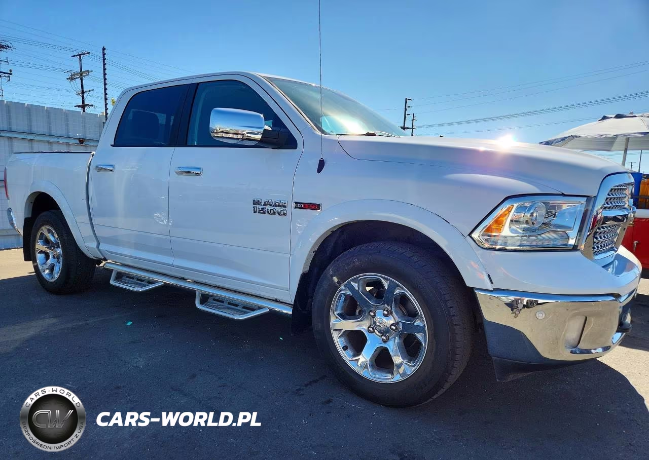 2018 Ram 1500 Laramie VIN:1C6RR7NM6JS256786 - 4