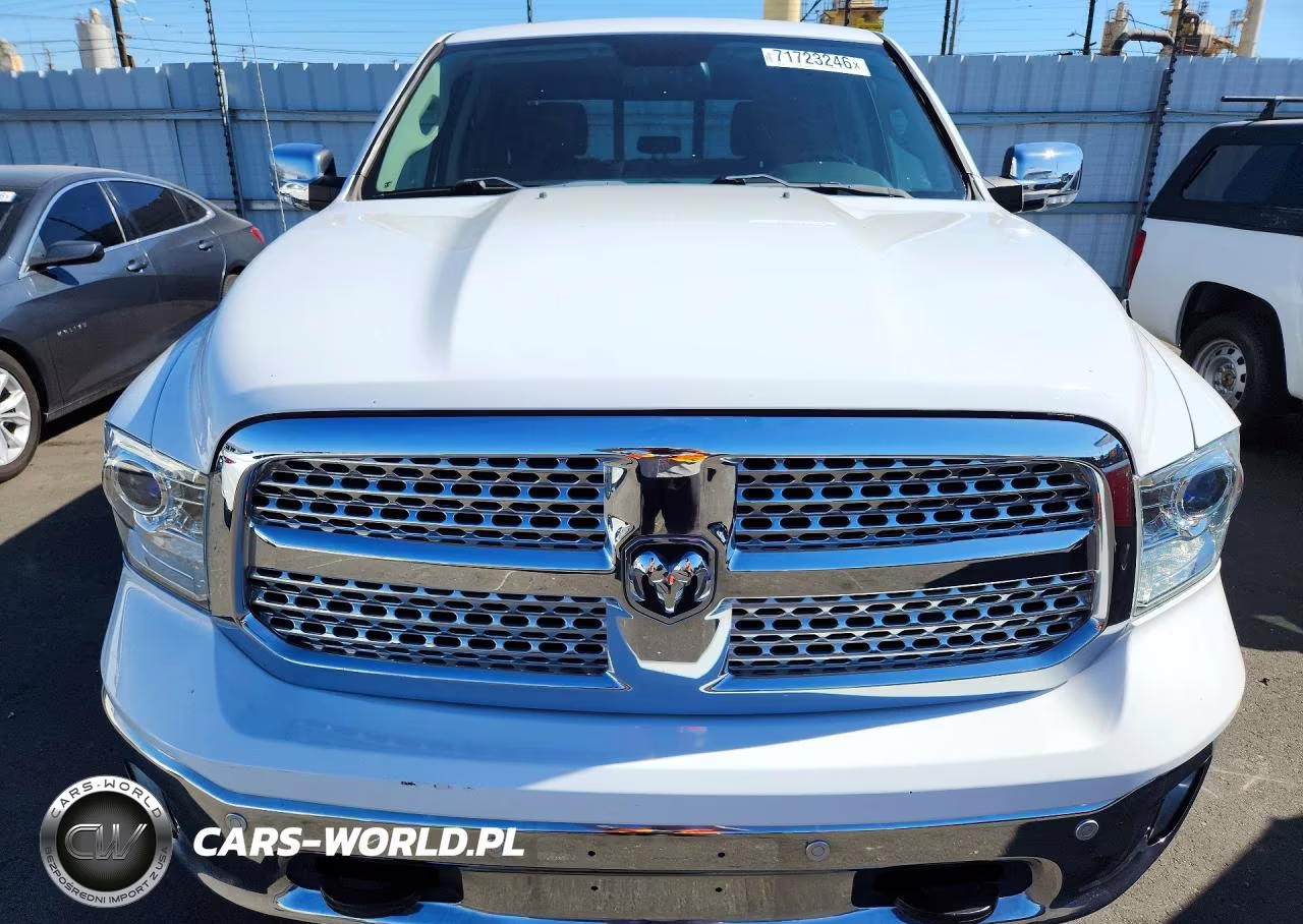 2018 Ram 1500 Laramie VIN:1C6RR7NM6JS256786 - 5