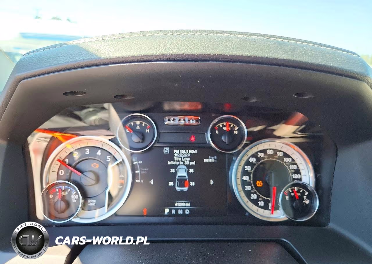 2018 Ram 1500 Laramie VIN:1C6RR7NM6JS256786 - 9