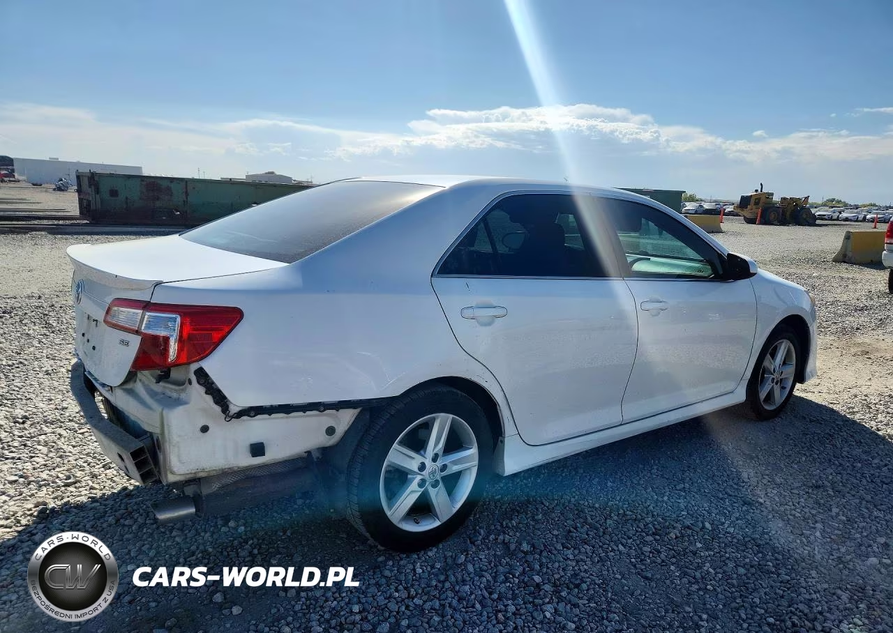 2014 Toyota Camry Se VIN:4T1BF1FK1EU774324 - 3