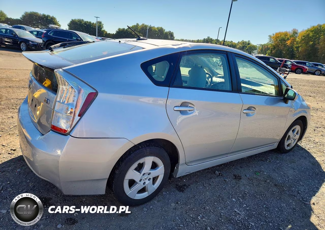 2011 Toyota Prius Two VIN:JTDKN3DU8B5332136 - 3