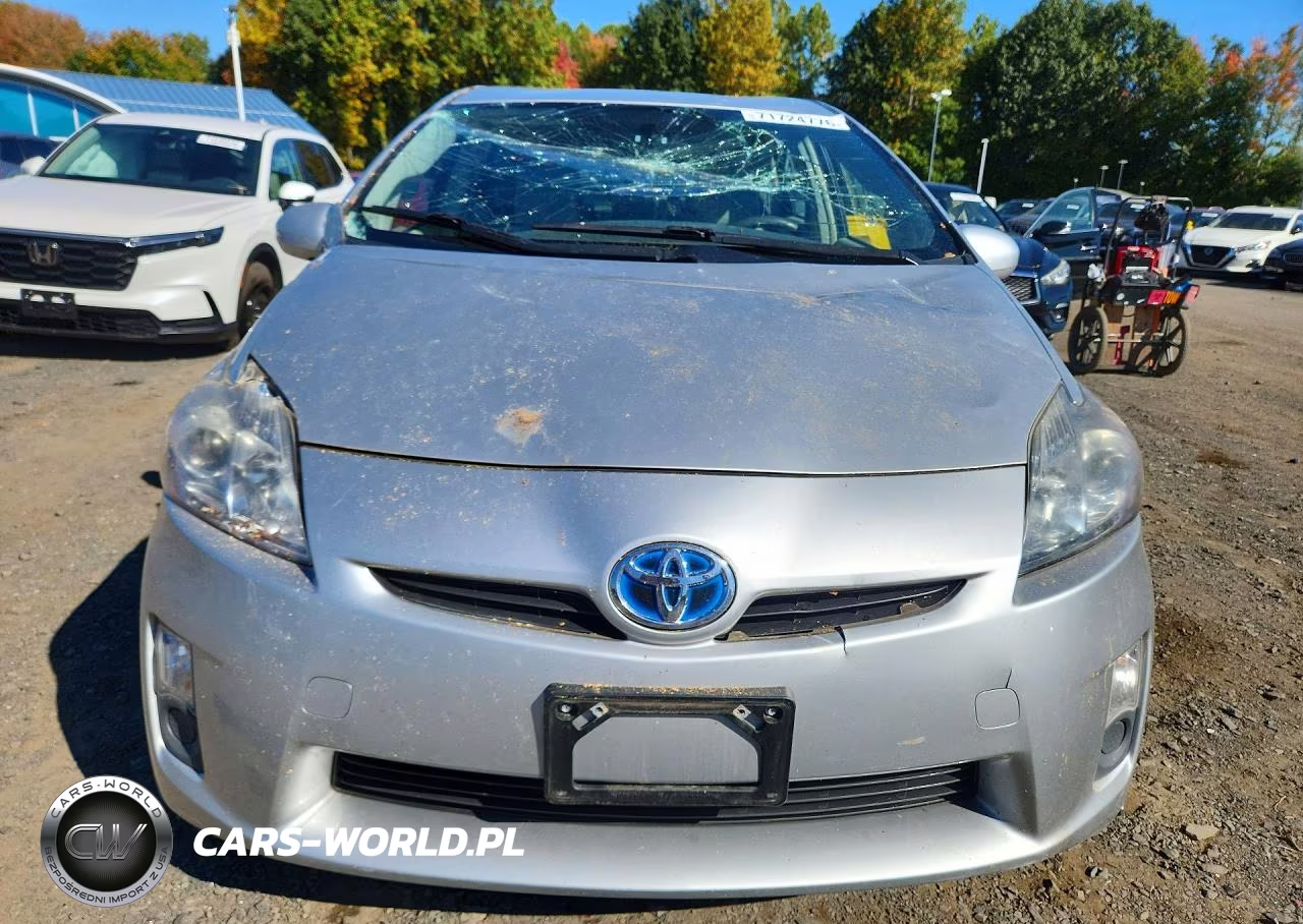 2011 Toyota Prius Two VIN:JTDKN3DU8B5332136 - 5