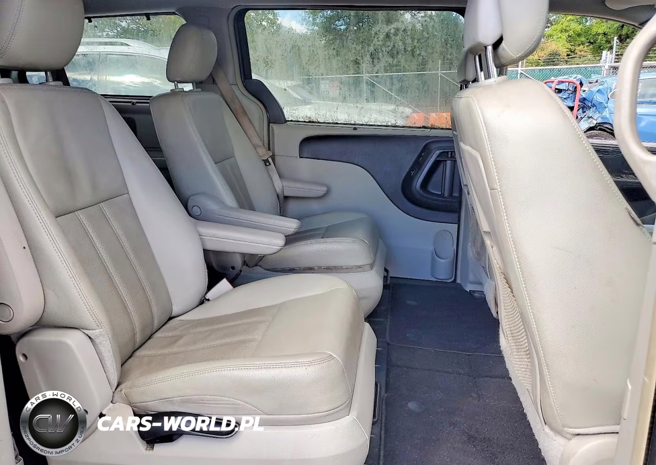 2015 Chrysler Town & Country Touring L VIN:2C4RC1CG0FR739560 - 11