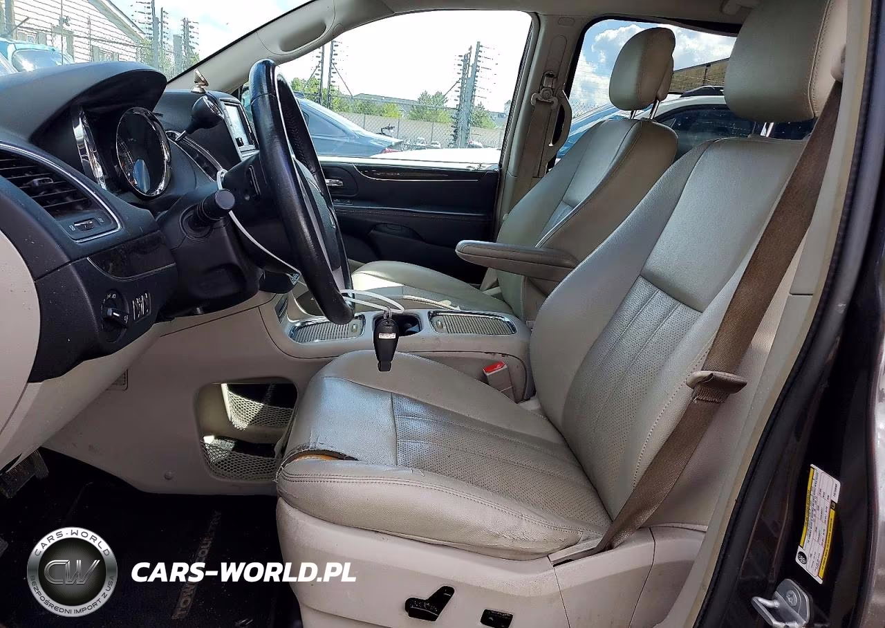 2015 Chrysler Town & Country Touring L VIN:2C4RC1CG0FR739560 - 7