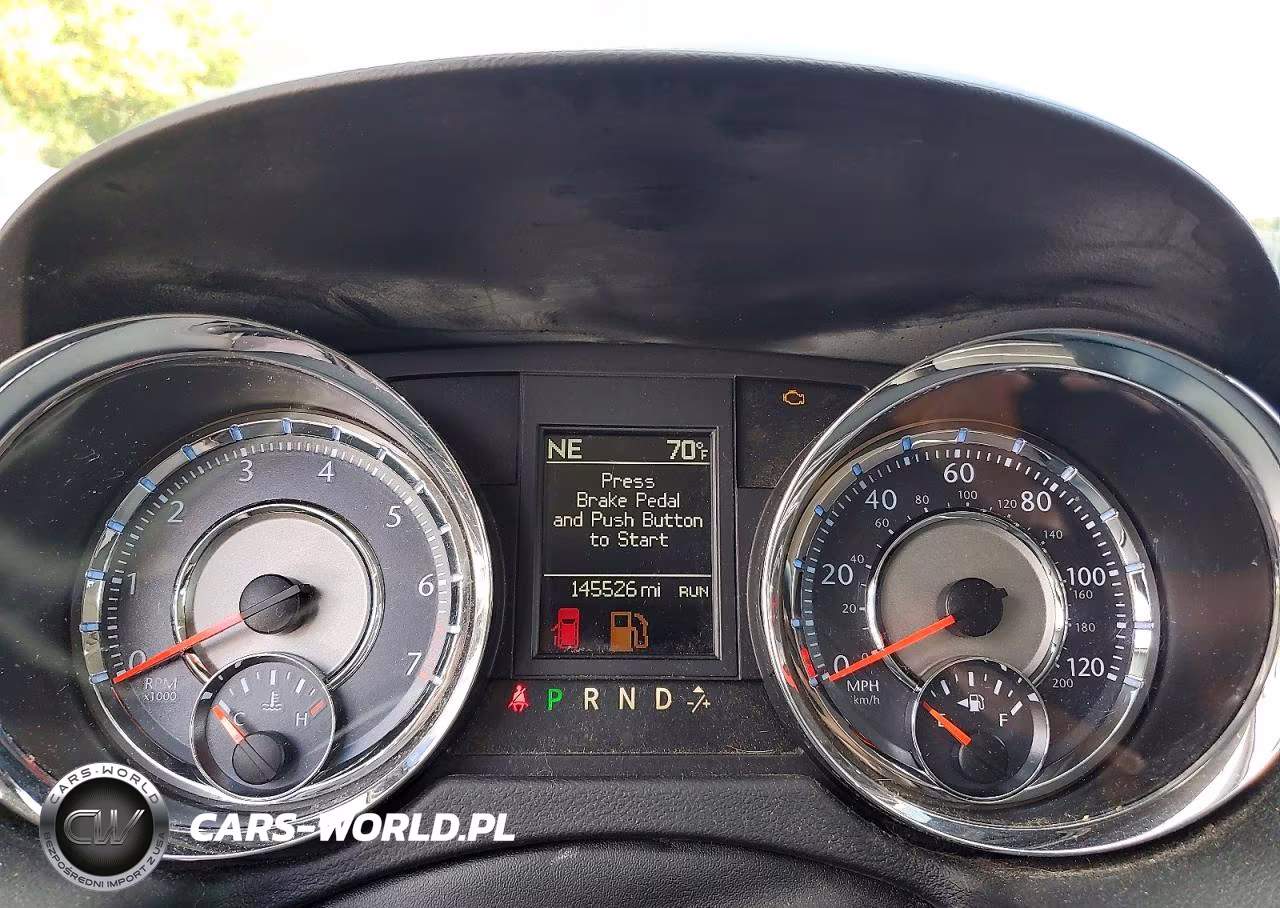 2015 Chrysler Town & Country Touring L VIN:2C4RC1CG0FR739560 - 9