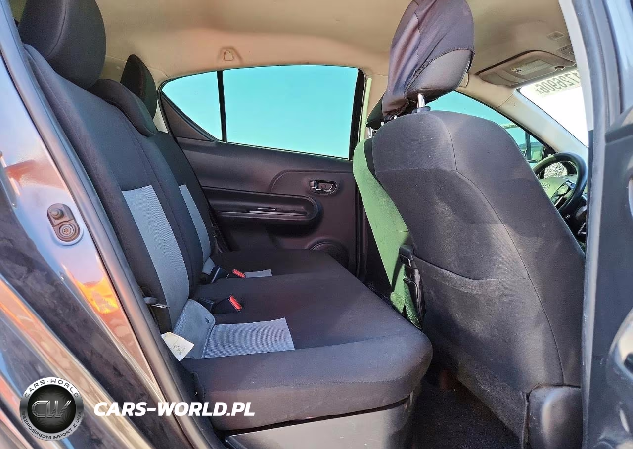 2018 Toyota Prius C Two VIN:JTDKDTB32J1605252 - 10