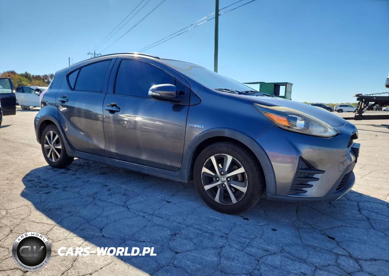2018 Toyota Prius C Two VIN:JTDKDTB32J1605252 - 4
