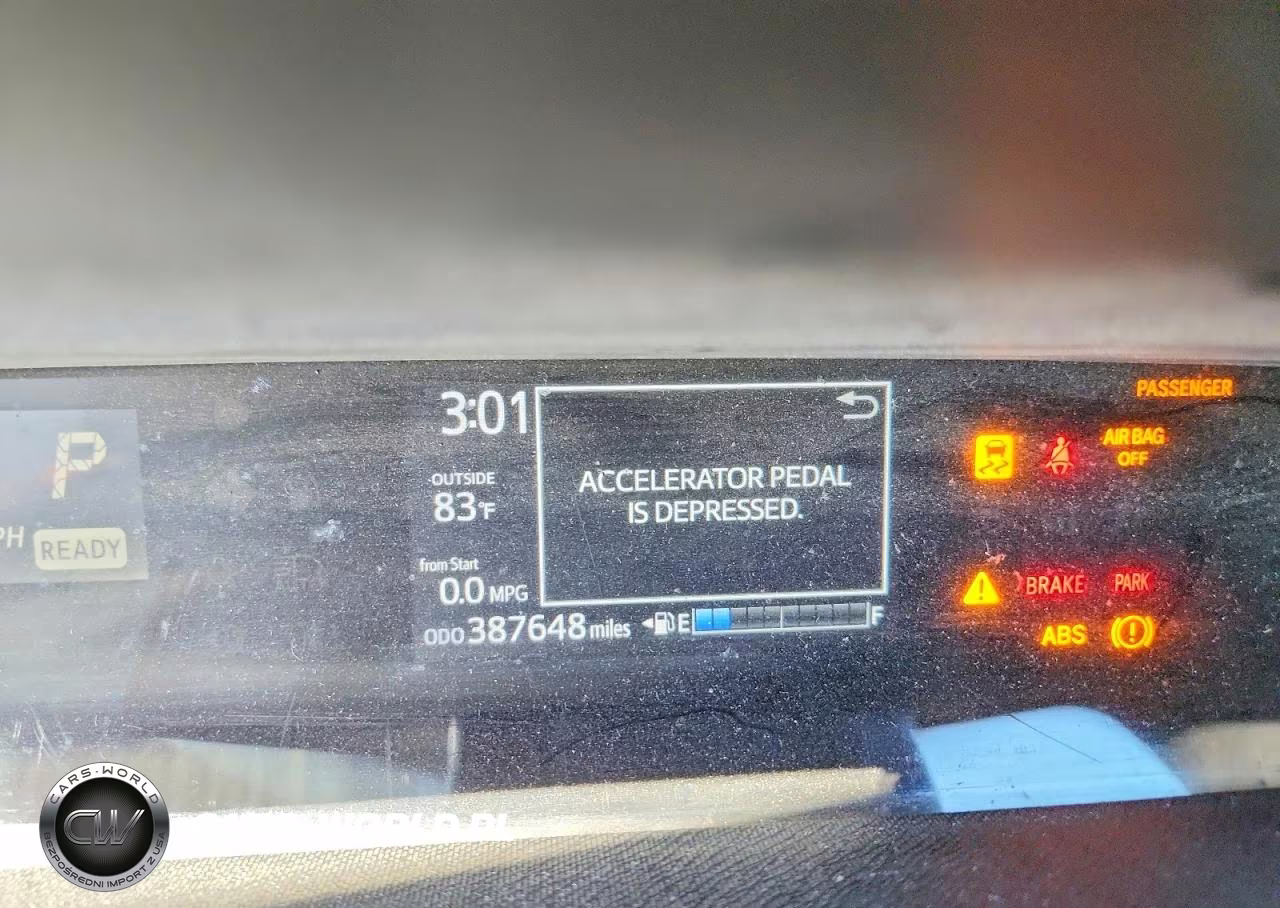 2018 Toyota Prius C Two VIN:JTDKDTB32J1605252 - 9