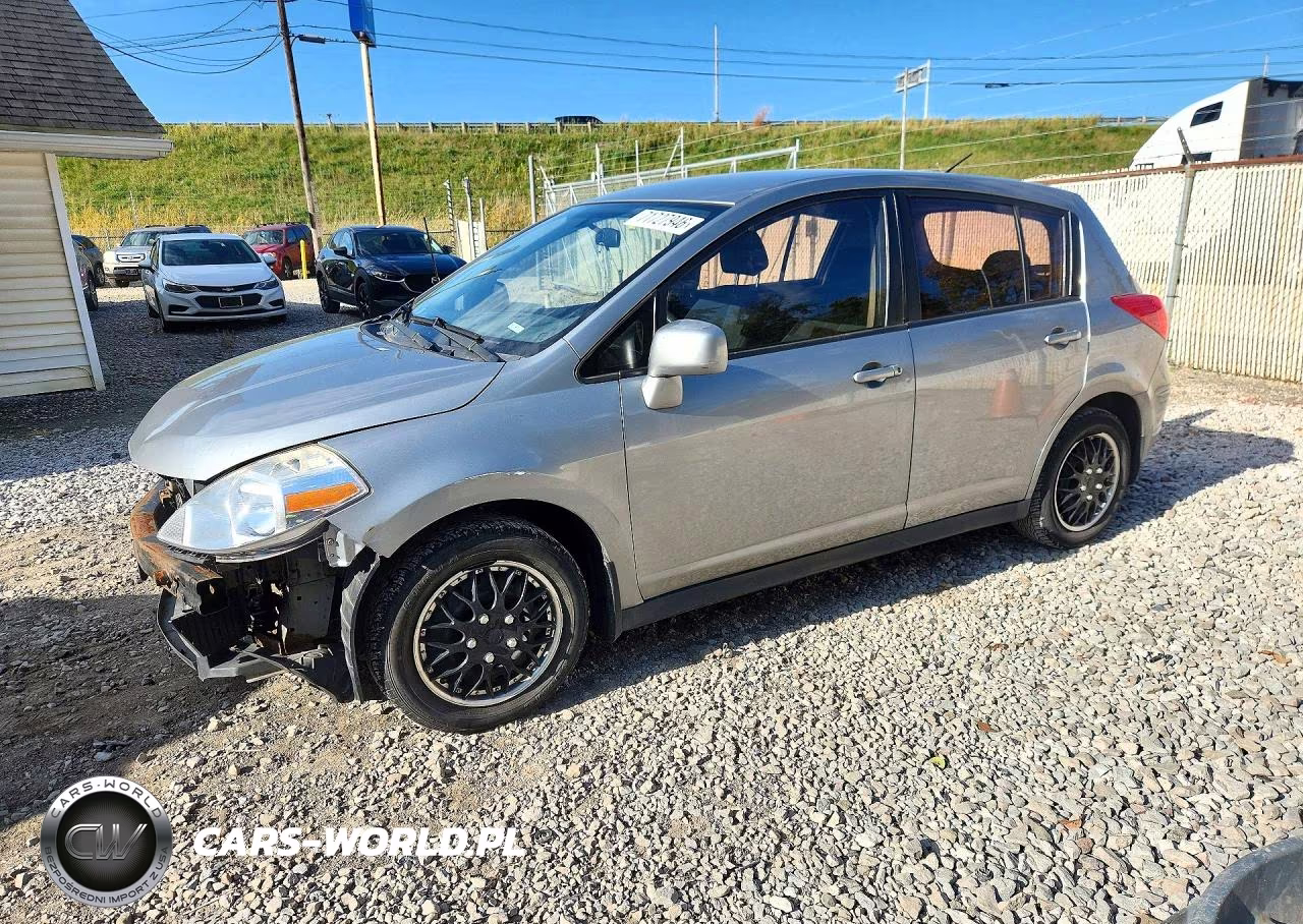 2010 Nissan Versa 1.8 S – zdjęcie 1 z 13