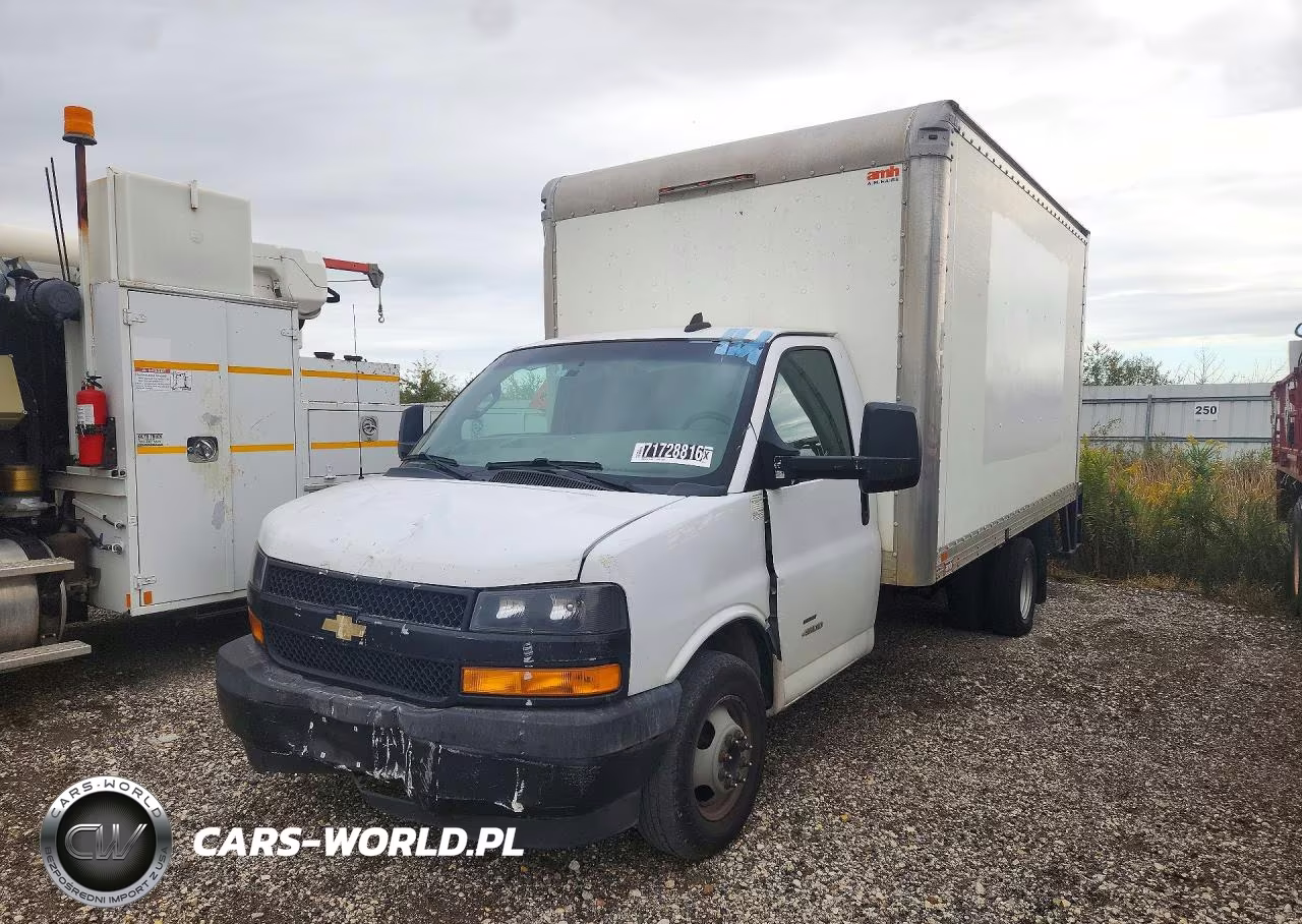 2020 Chevrolet Express Box Truck