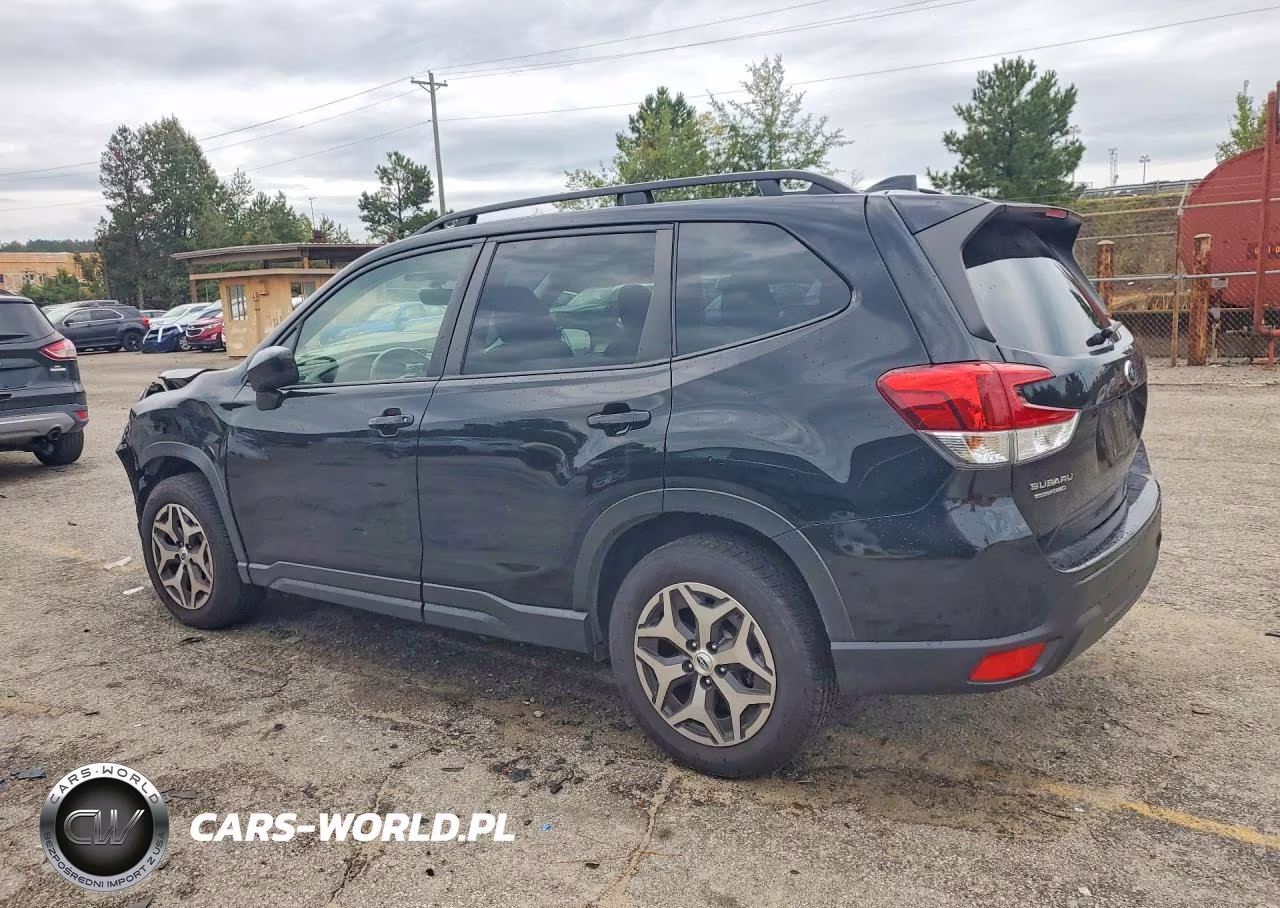 2023 Subaru Forester Premium VIN:JF2SKAEC2PH516644 - 2