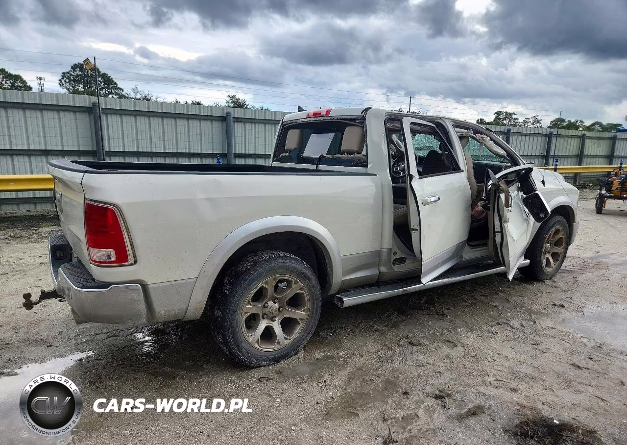 2017 Ram 1500 Laramie VIN:1C6RR6VT9HS655185 - 3