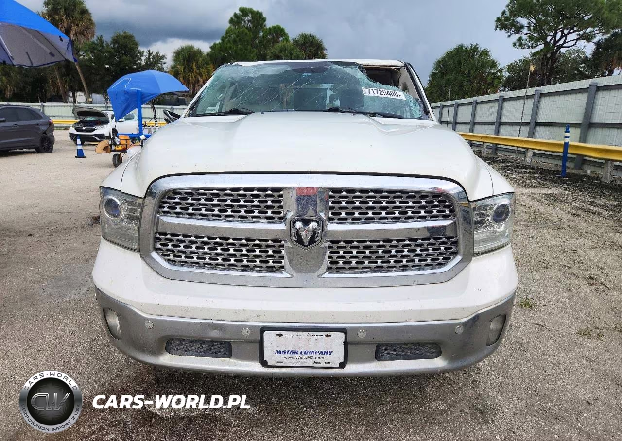 2017 Ram 1500 Laramie VIN:1C6RR6VT9HS655185 - 5