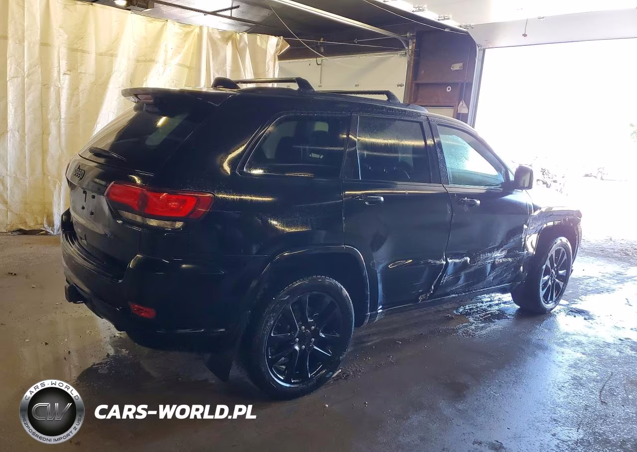 2017 Jeep Grand Cherokee Laredo VIN:1C4RJFAG1HC882101 - 3