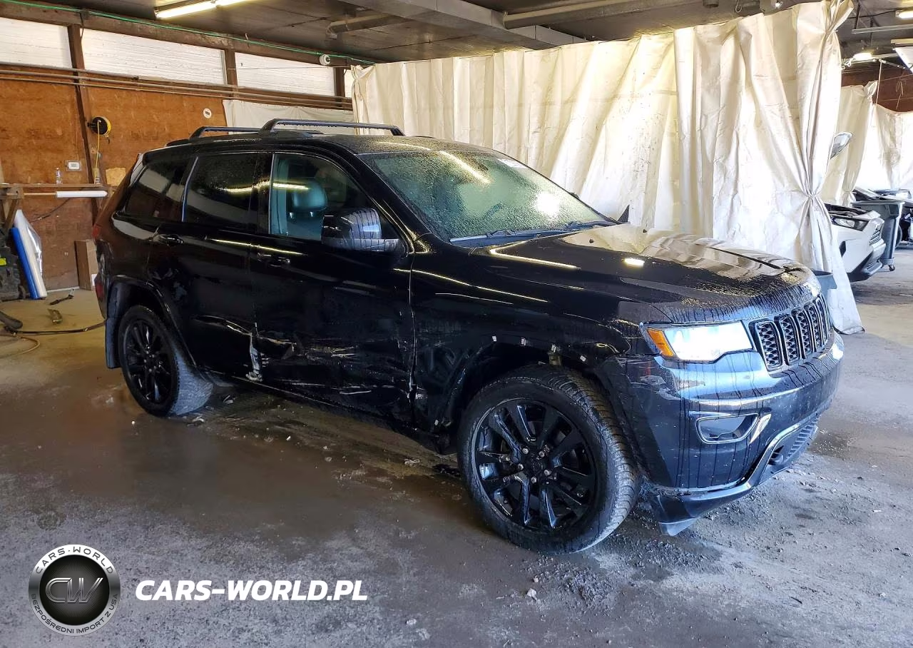 2017 Jeep Grand Cherokee Laredo VIN:1C4RJFAG1HC882101 - 4