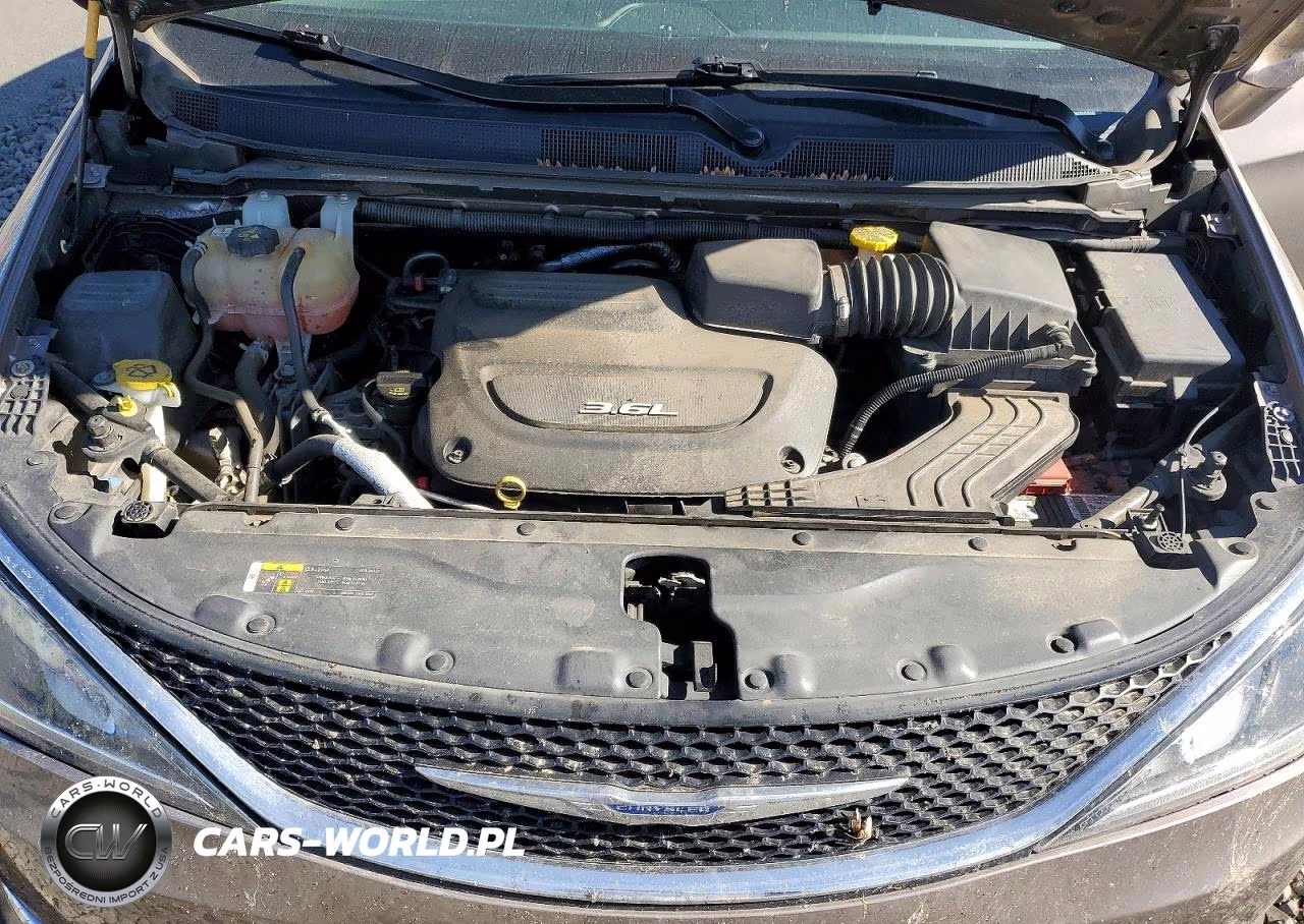 2018 Chrysler Pacifica Touring Plus VIN:2C4RC1FG6JR113158 - 12
