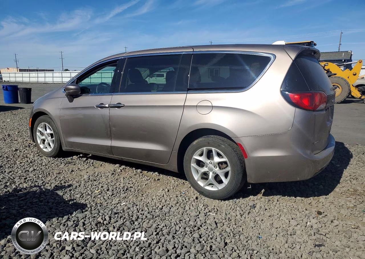 2018 Chrysler Pacifica Touring Plus VIN:2C4RC1FG6JR113158 - 2