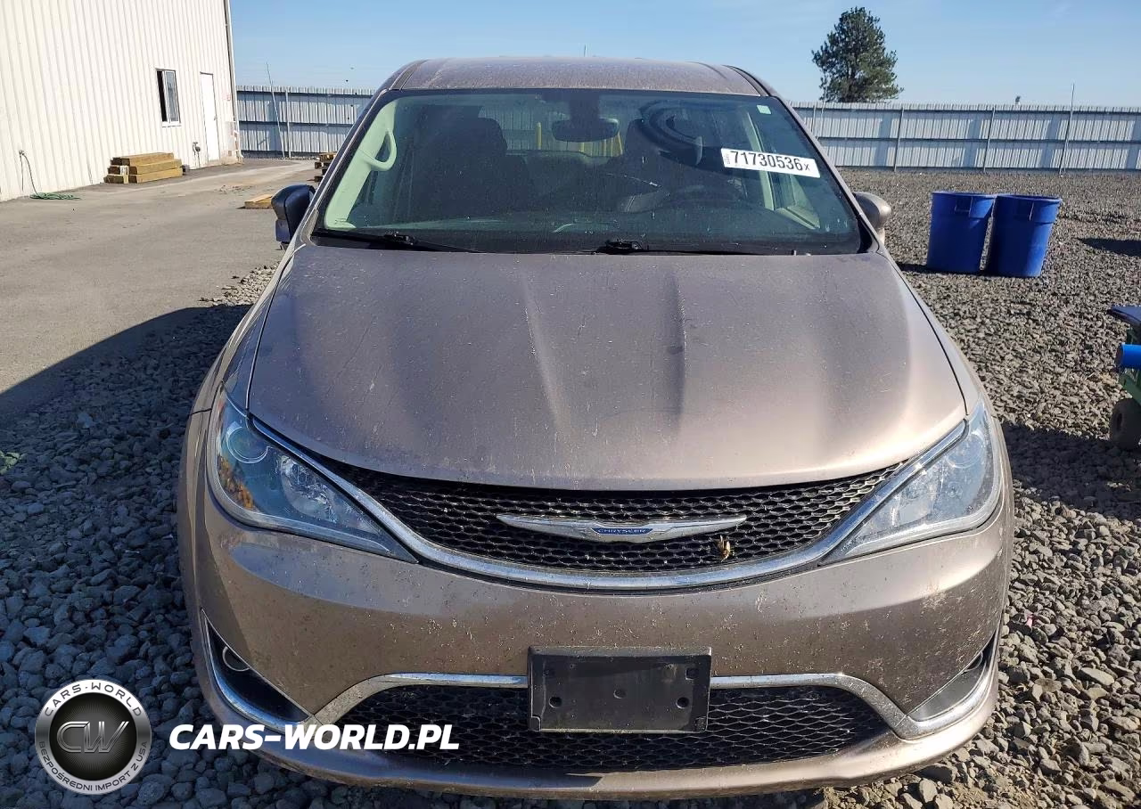 2018 Chrysler Pacifica Touring Plus VIN:2C4RC1FG6JR113158 - 5