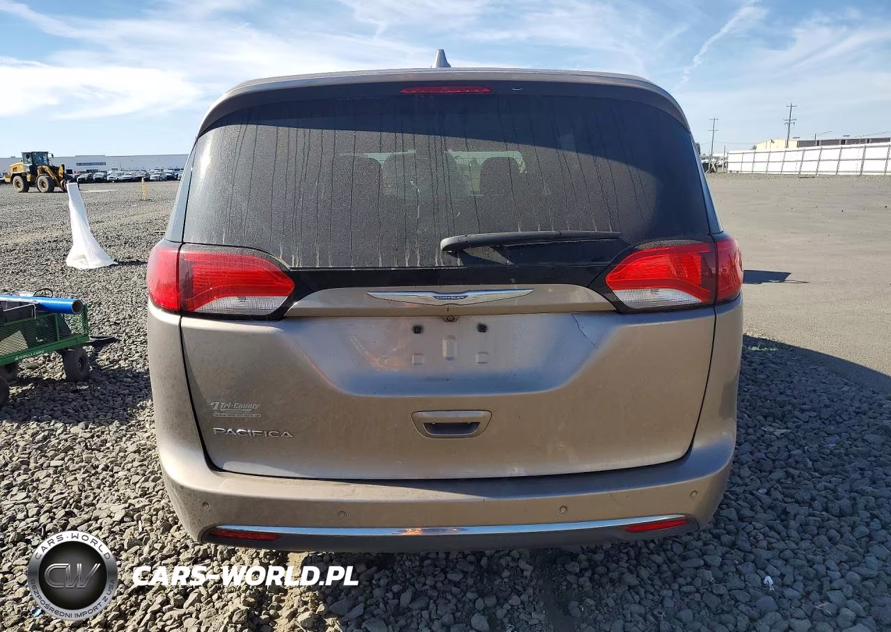 2018 Chrysler Pacifica Touring Plus VIN:2C4RC1FG6JR113158 - 6