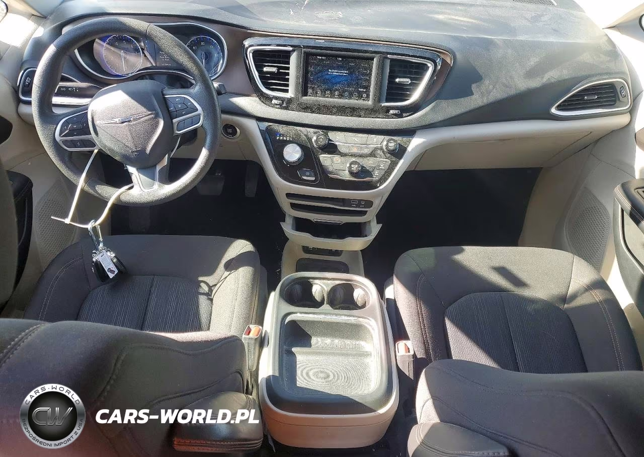 2018 Chrysler Pacifica Touring Plus VIN:2C4RC1FG6JR113158 - 8