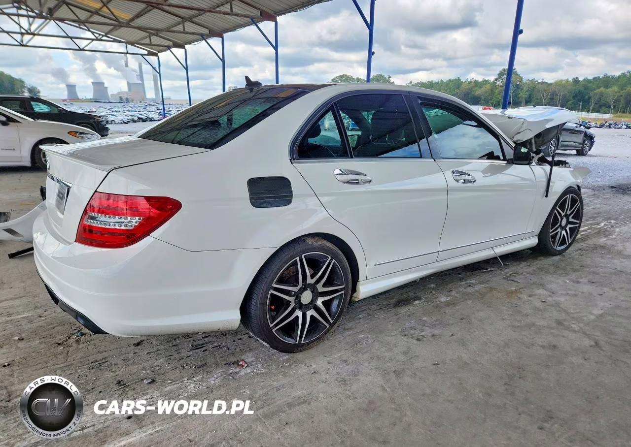 2013 Mercedes-Benz C 250 VIN:WDDGF4HB4DA780813 - 3