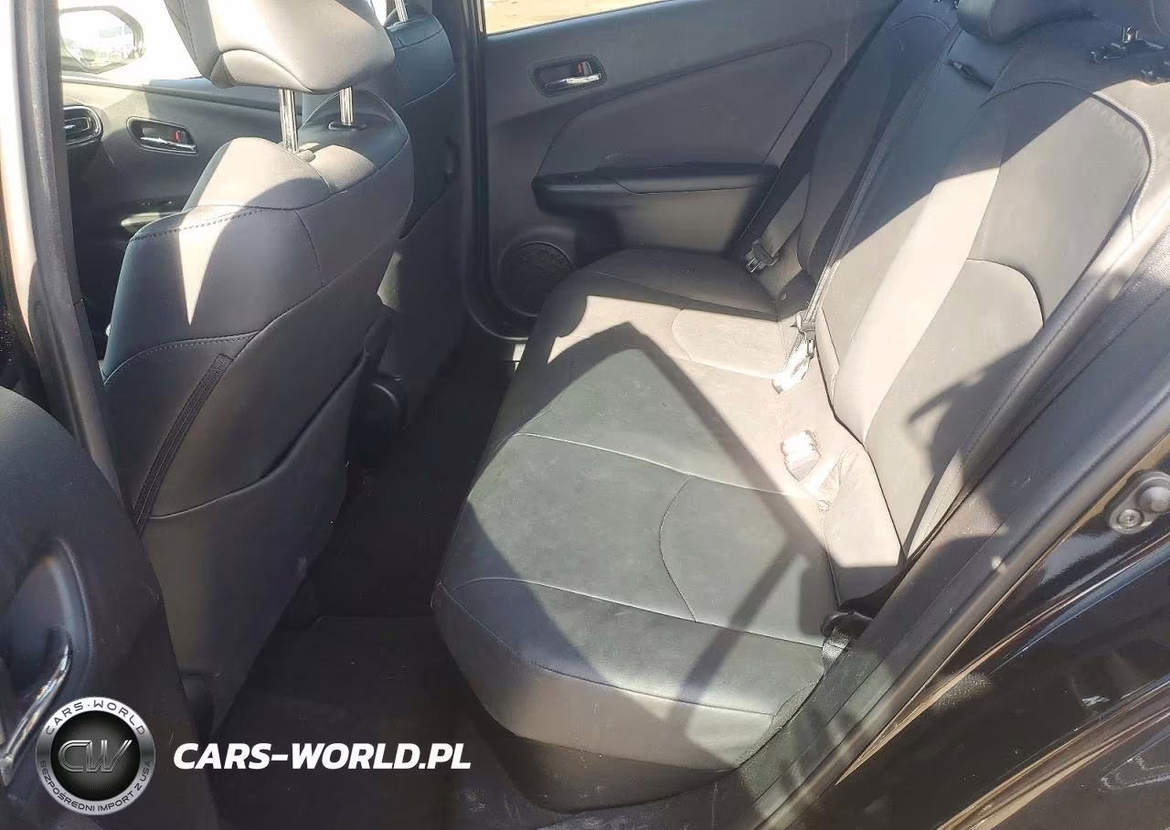 2016 Toyota Prius Four VIN:JTDKARFUXG3510255 - 10