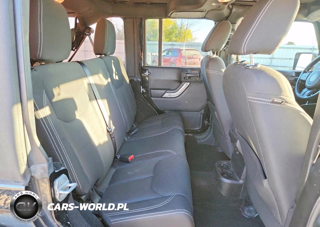 2016 Jeep Wrangler Unlimited Sahara VIN:1C4HJWEG2GL158857 - 10