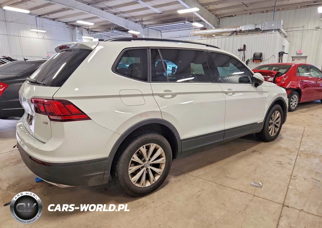 2018 Volkswagen Tiguan S VIN:3VV1B7AX0JM017092 - 3