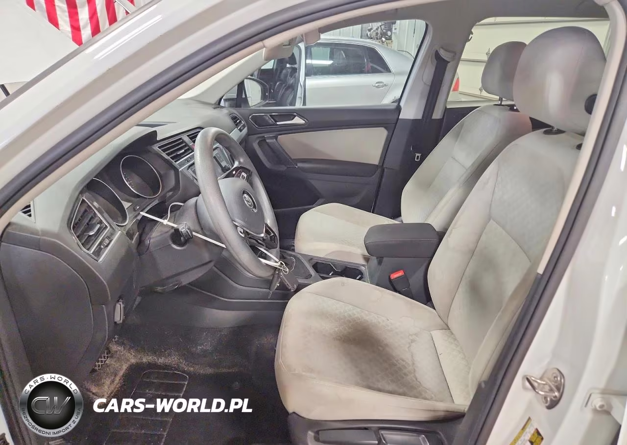 2018 Volkswagen Tiguan S VIN:3VV1B7AX0JM017092 - 7