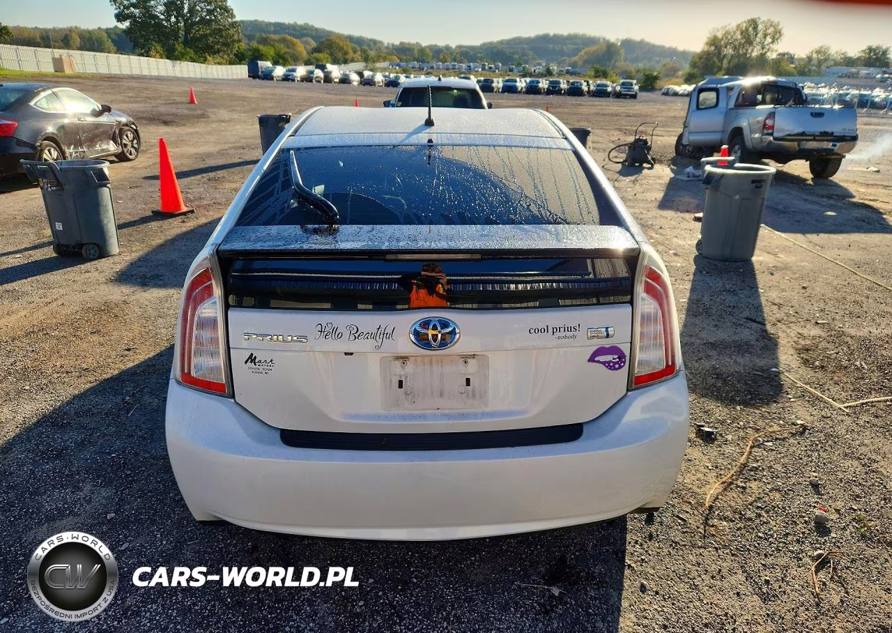 2015 Toyota Prius Two VIN:JTDKN3DU5F1926535 - 6