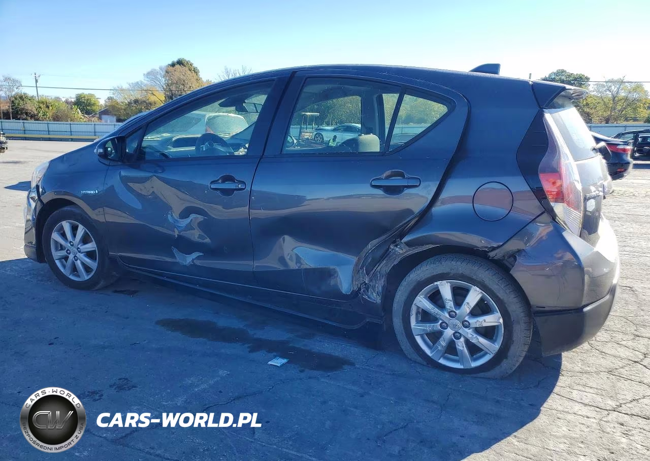 2017 Toyota Prius C Two VIN:JTDKDTB3XH1594561 - 2