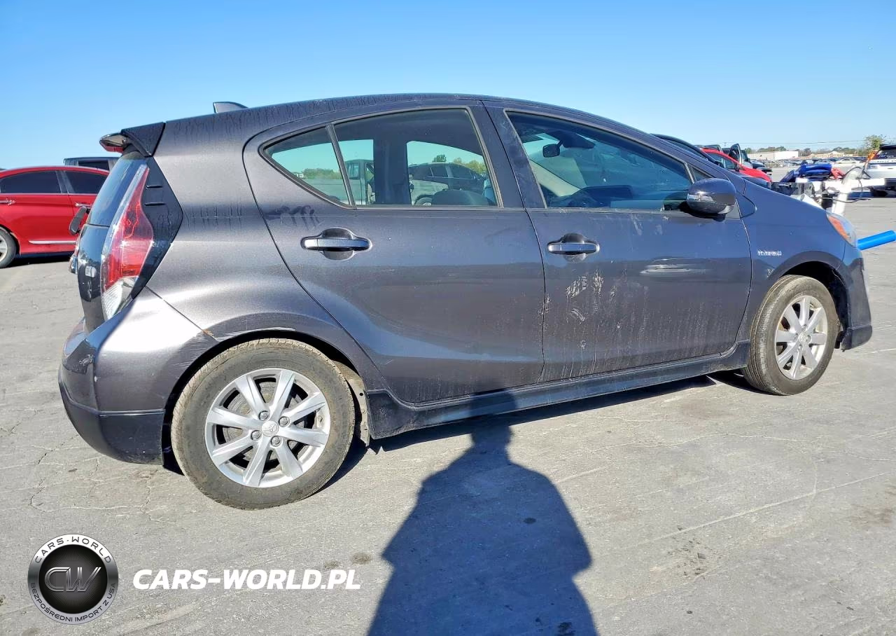 2017 Toyota Prius C Two VIN:JTDKDTB3XH1594561 - 3