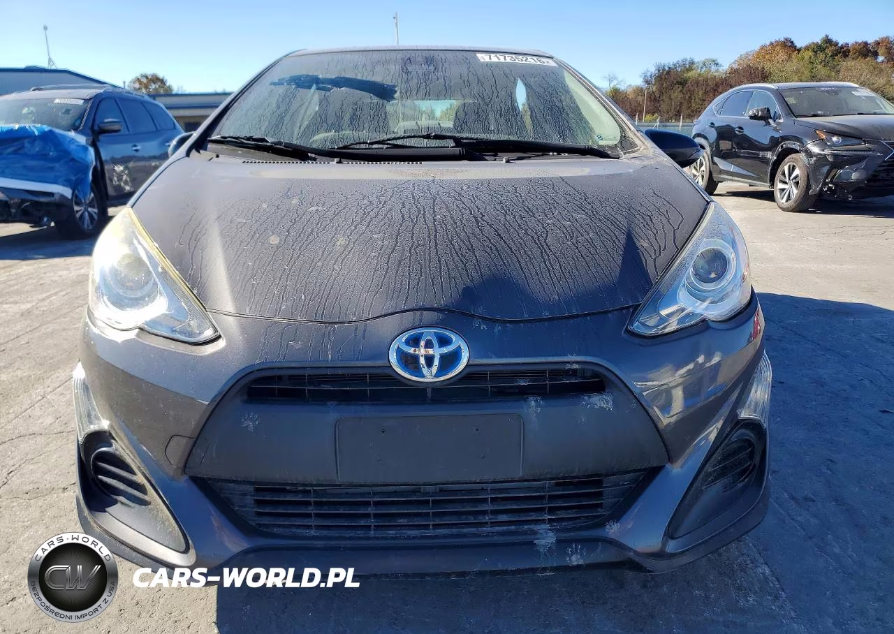 2017 Toyota Prius C Two VIN:JTDKDTB3XH1594561 - 5