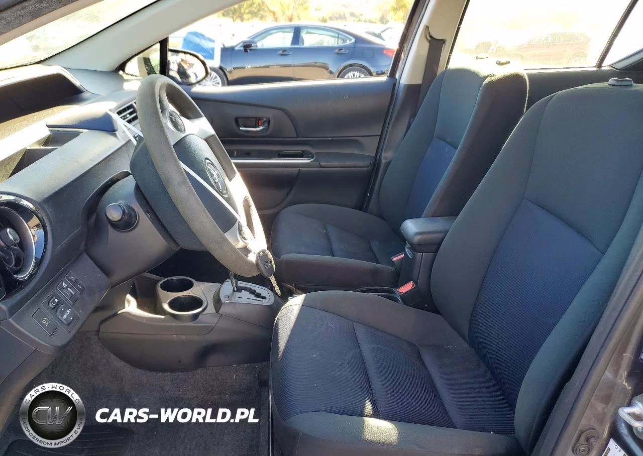 2017 Toyota Prius C Two VIN:JTDKDTB3XH1594561 - 7