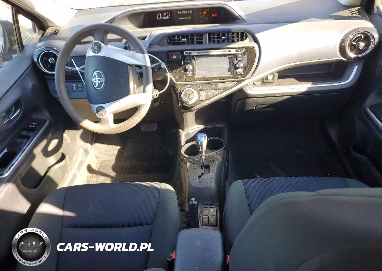 2017 Toyota Prius C Two VIN:JTDKDTB3XH1594561 - 8