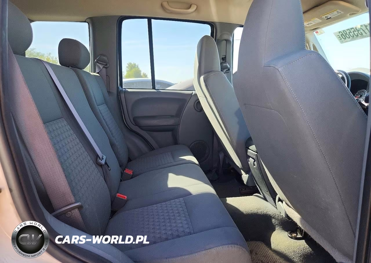 2006 Jeep Liberty Sport VIN:1J4GL48K36W242204 - 10