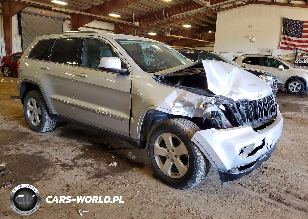 2013 Jeep Grand Cherokee Laredo VIN:1C4RJFAG6DC548849 - 4