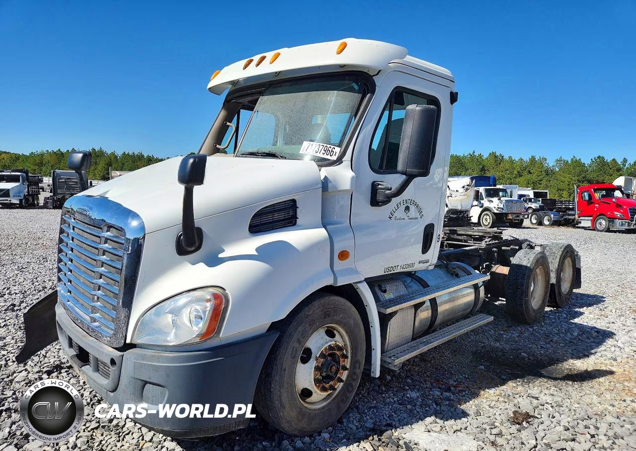 2014 Freightliner Cascadia Semi Truck