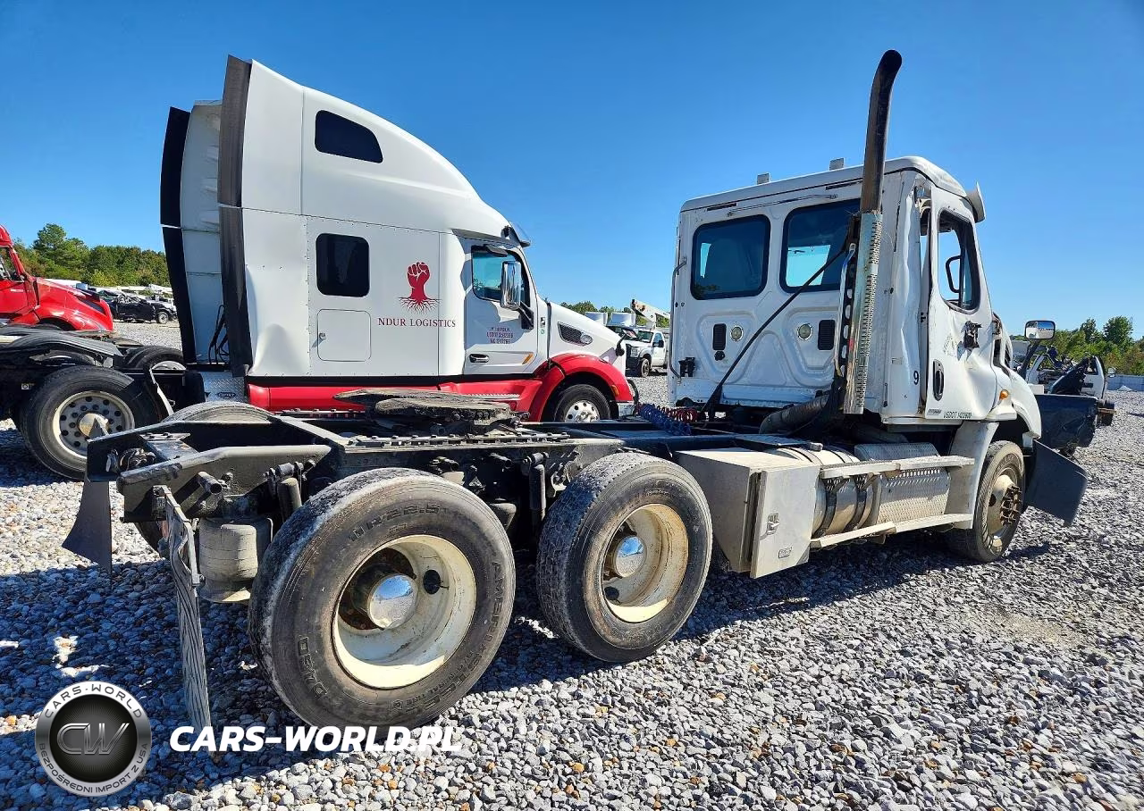 2014 Freightliner Cascadia Semi Truck VIN:1FUJGBDV4ELFK7039 - 3