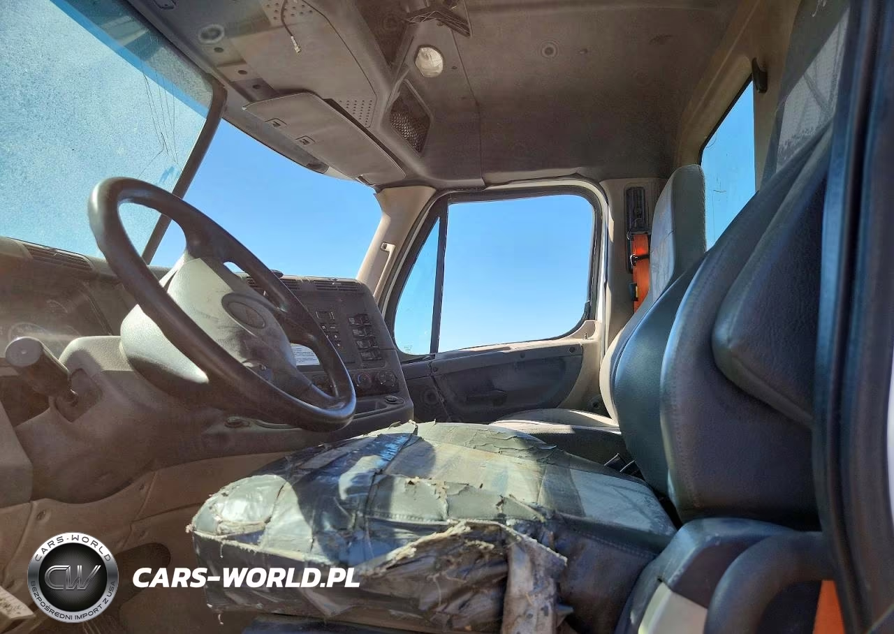 2014 Freightliner Cascadia Semi Truck VIN:1FUJGBDV4ELFK7039 - 7